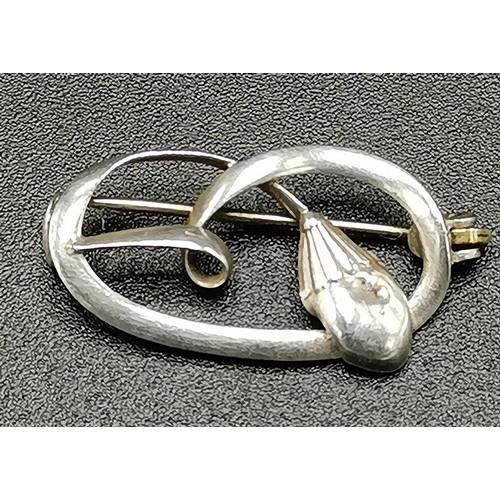 150A - PRESENTED AS A SILVER VICTORIAN ART NOUVEAU BROOCH (Size 2.5 cm, Total Weight 1.1 Grams)