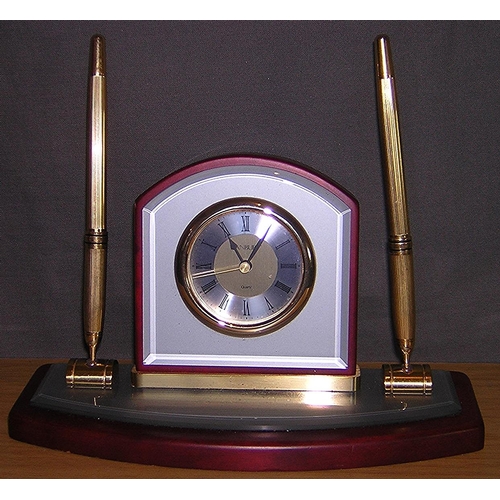 386 - DESK CLOCK And PENS