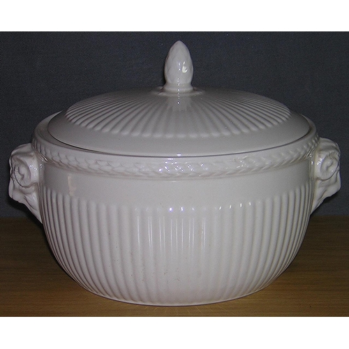 391 - WEDGWOOD RAMSHEAD  HANDLED STEW POT  