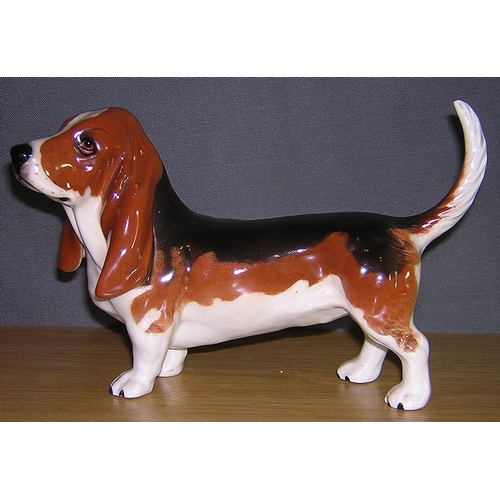 433 - BESWICK 12.7cm MODEL OF A BASSET HOUND 