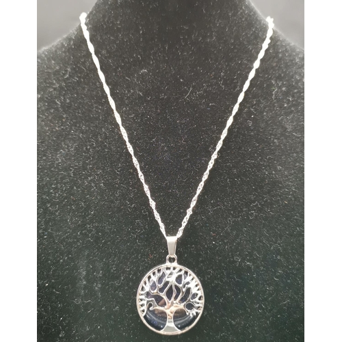 560 - PRESENTED AS A SILVER (Stamped 925) & BALTIC AMBER TREE OF LIFE PENDANT ON A 36cm CHAIN (Total Weigh... 