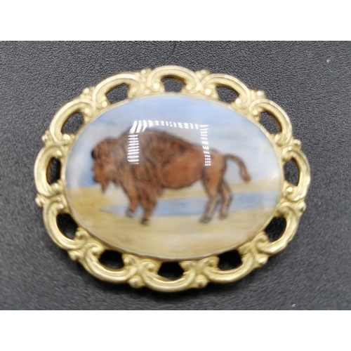 569 - PRESENTED AS A SILVER /GOLD GILT (Fully Hallmarked For Birmingham) (Hand Painted) 3.5cm BISON BROOCH... 