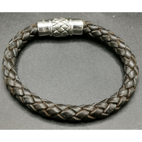 572 - PRESENTED AS A SOLID SILVER (925) (London Hallmarked) DESIGNER SEVEN INTERWOVEN LEATHER 22cm BRACELE... 