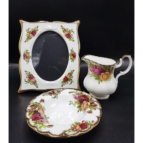 581 - ROYAL ALBERT CHINA PHOTO FRAME And DISH IN THE OLD COUNTRY ROSE DESIGN