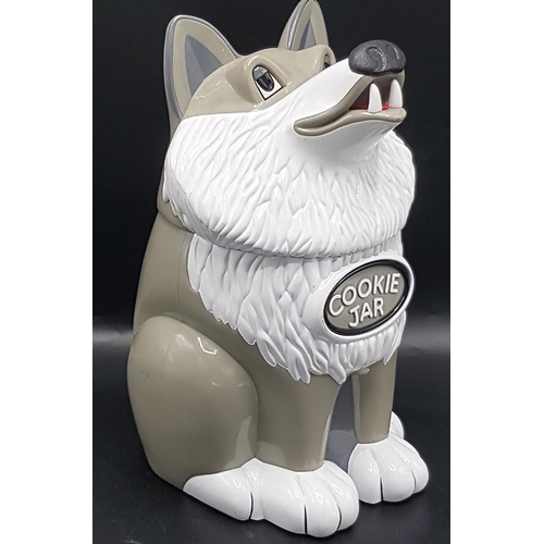 450A - PLASTIC Large WOLF COOKIE JAR (Open Lid To Hear The Howl)