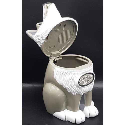 450A - PLASTIC Large WOLF COOKIE JAR (Open Lid To Hear The Howl)