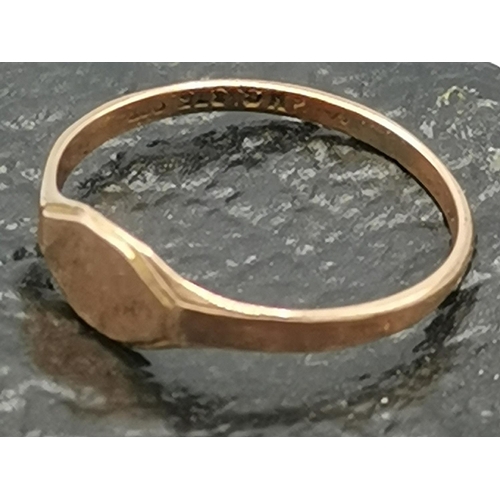 1014 - PRESENTED AS A 9ct GOLD CHILDS RING (Size H/I,Weight 0.7 Grams)