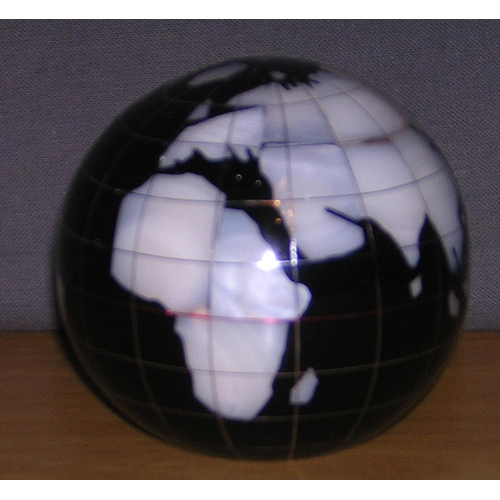 712 - GLOBE PAPERWEIGHT