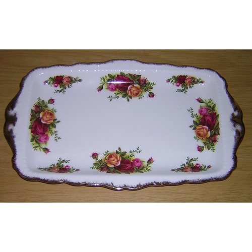 870 - ROYAL ALBERT CHINA SANDWICH TRAY IN THE OLD COUNTRY ROSES DESIGN