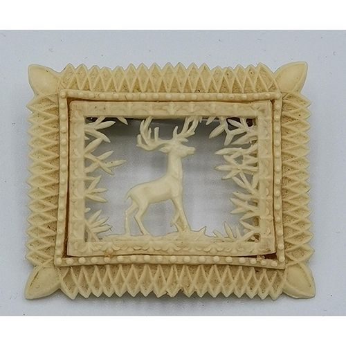 972 - ART DECO BROOCH FEATURING A DEER c1920s