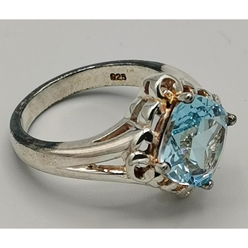 982 - PRESENTED AS A SILVER BLUE STONE SET RING (Size P, Weight6.4 Grams)