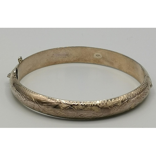 989 - PRESENTED AS A SILVER BANGLE  (Weight 10.9 Grams)