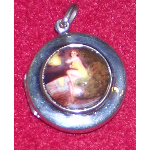 1120 - PRESENTED AS A SILVER (925) LADIES LOCKET PENDANT