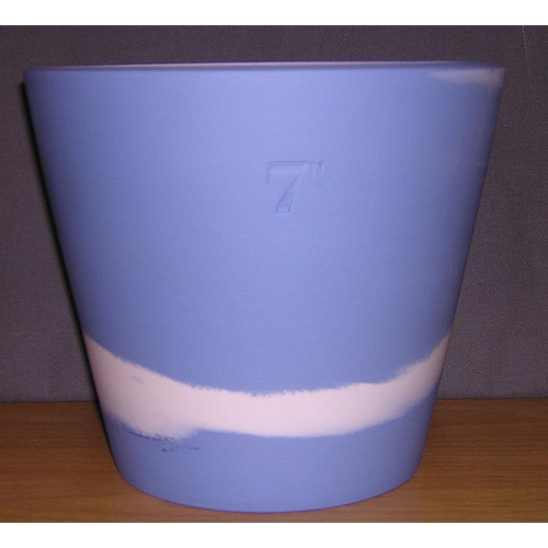 1138 - WEDGWOOD Light BLUE JASPER WARE MARBLED 18cm PLANTER