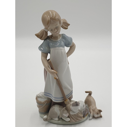 1270 - LLADRO FIGURINE OF A GIRL With CATS (With Faults)