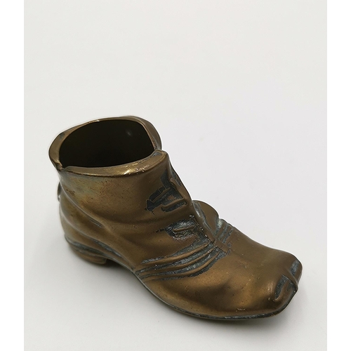 1324 - BRASS MATCHHOLDER/STRIKER MODELLED AS A BOOT