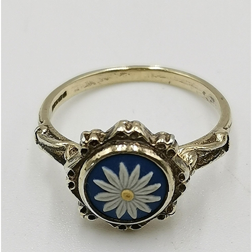 421 - PRESENTED AS A SILVER WEDGWOOD DAISY RING (Size O ,Weight 3.6 Grams)