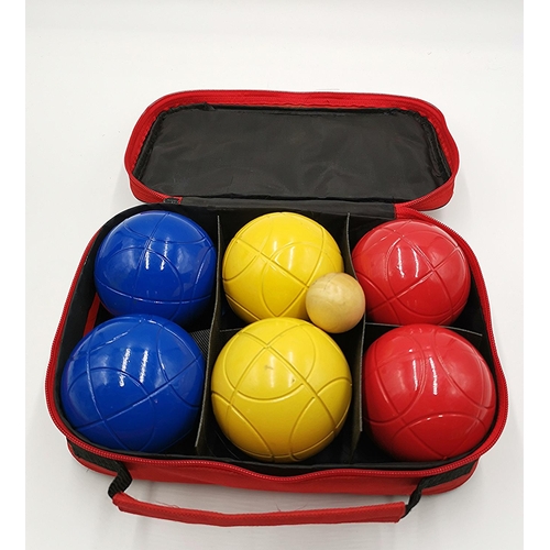 424 - BOULES IN CARRYING CASE