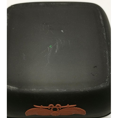 685 - WEDGWOOD TERRACOTTA / BLACK 7.5cm x 7.5cm SQUARE TRINKET BOX And COVER With EGYPTIAN DECORATION (Rar... 