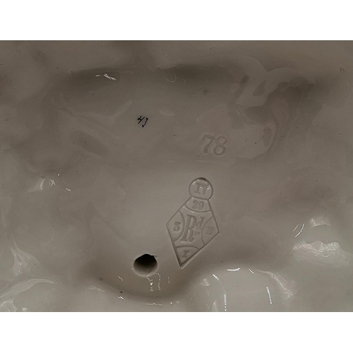 934 - VICTORIAN 17cm OWL OIL LAMP