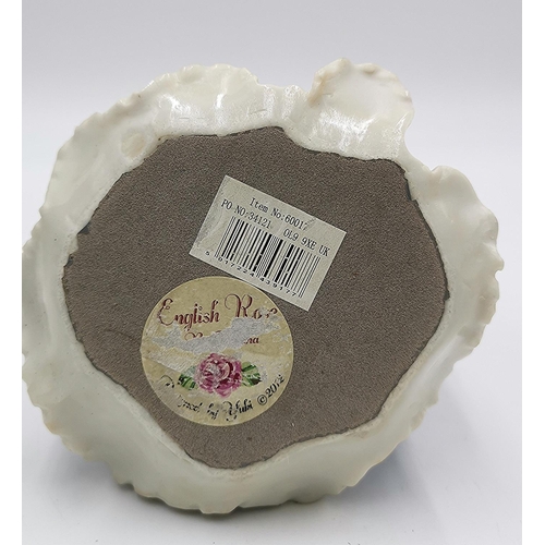 960 - JULIANA STUDIO'S 24cm FIGURINE OF A LADY