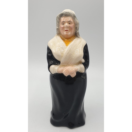 1088 - LANCASTER & SANDLAND 13cm FIGURINE OF A ELDERLY LADY (Rare)