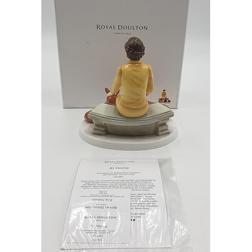 1352 - ROYAL DOULTON Large 16cm x 16cm CHARACTER FIGURINE OF HM QUEEN ELIZABETH II 