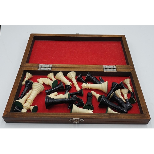 1365 - PORTABLE/TRAVELLING CHESS SET