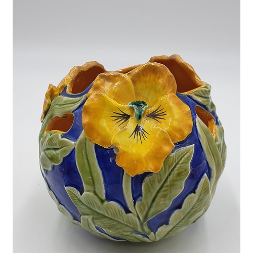 1368 - MAJOLICA 15cm PANSY VASE