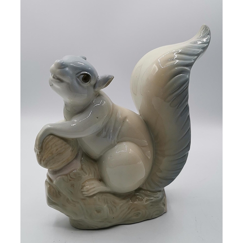 61 - VALENCIA 18cm x 15cm (Spain) CERAMIC MODEL OF A SQUIRREL