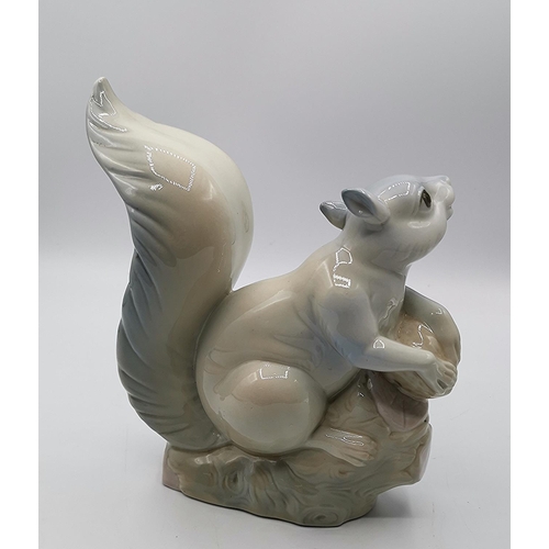 61 - VALENCIA 18cm x 15cm (Spain) CERAMIC MODEL OF A SQUIRREL