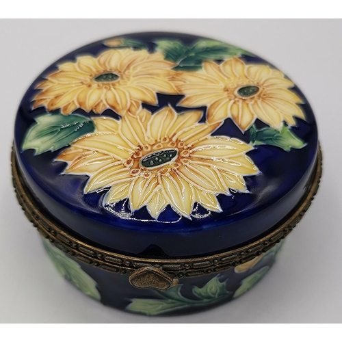 616 - OLD TUPTON WARE 10cm Dia HINGED LIDDED TRINKET BOX