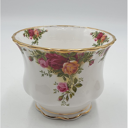 623 - ROYAL ALBERT CHINA 10cm Dia PLANTER IN THE OLD COUNTRY ROSES DESIGN