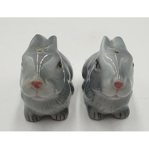 641 - WADE ?? RABBIT CRUET SET