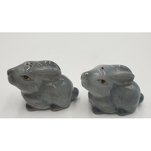 641 - WADE ?? RABBIT CRUET SET