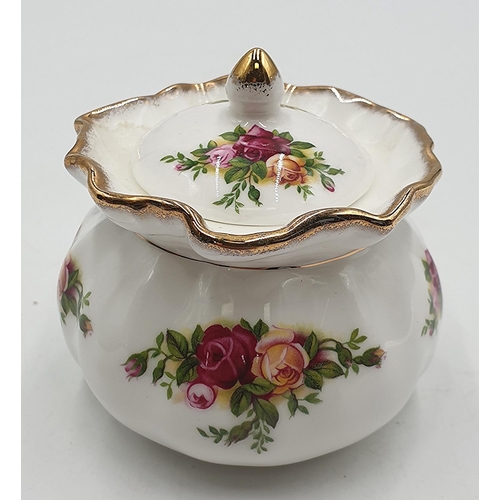 646 - ROYAL ALBERT CHINA 5.5cm x 7cm LIDDED TRINKET BOX IN THE OLD COUNTRY ROSES DESIGN