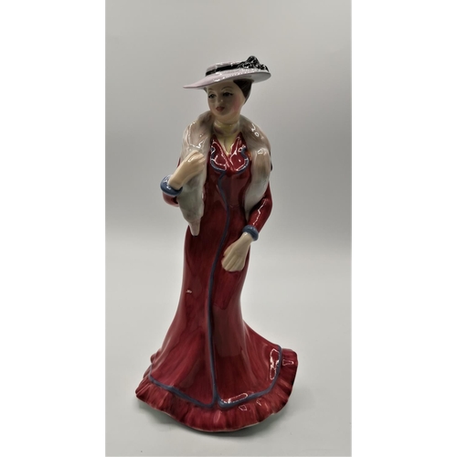 653 - FRANCESCA CHINA 18.5 cm FIGURINE 