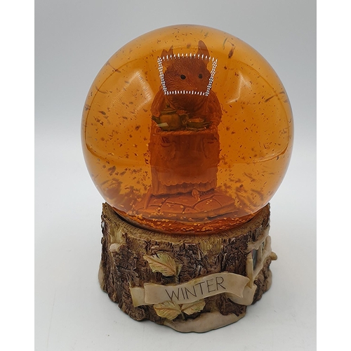 753 - BRAMBLY HEDGE WINTER SNOW GLOBE  (Slight Chip)