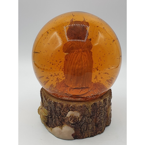 753 - BRAMBLY HEDGE WINTER SNOW GLOBE  (Slight Chip)