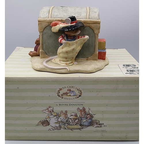 758 - ROYAL DOULTON CHINA  BOX FROM THE BRAMBLY HEDGE SERIES