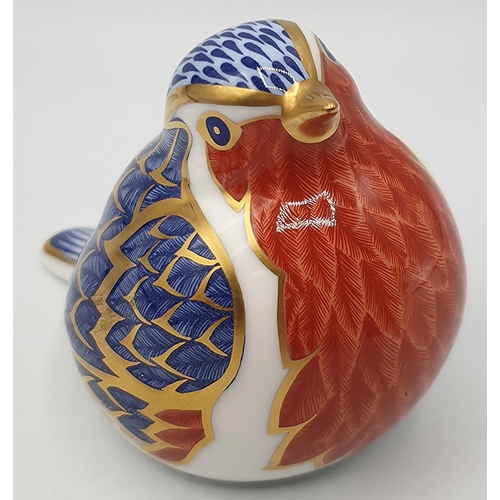 768 - ROYAL CROWN DERBY CHINA 7cm PAPERWEIGHT MODELLED AS A ROBIN (Gold Stopper)