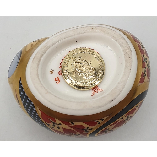 772 - ROYAL CROWN DERBY CHINA 6.5 x 3cm PAPERWEIGHT MODELLED AS A FIELD MOUSE (Silver Stopper)