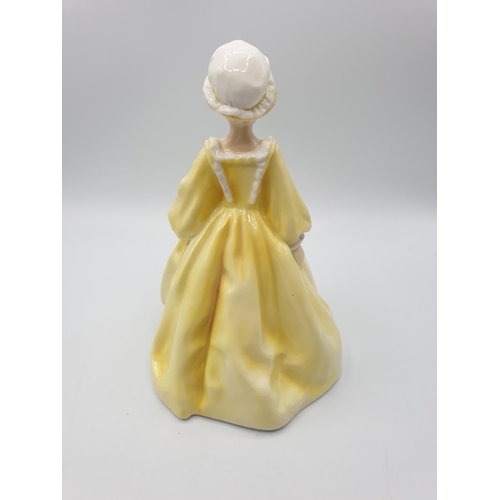 795 - ROYAL WORCESTER 16.5cm CHARACTER FIGURINE 'GRANDMOTHERS DRESS'