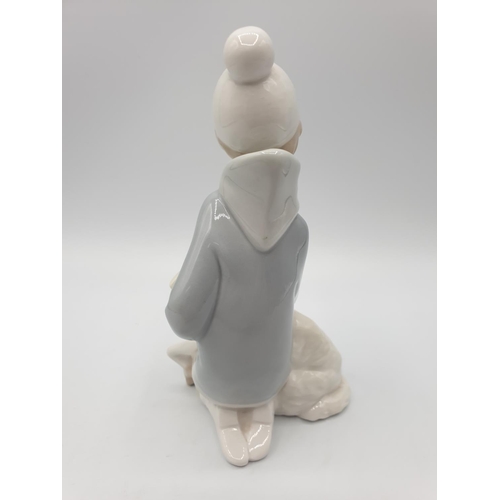 796 - LLADRO 15cm FIGURINE OF A GIRL With LAMB