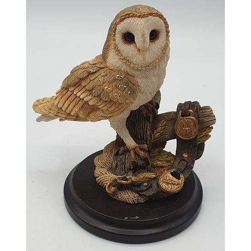 807 - COUNTRY ARTISTS 9.5cm MODEL OF BARN OWL With HORSE BRASS ON PLYNTH