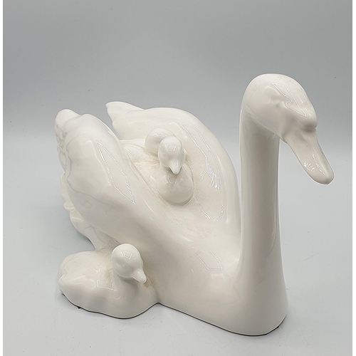 818 - ROYAL DOULTON 15.2cm MODEL OF A SWAN With TWO CYGNETS 