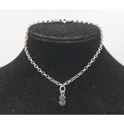 831 - PRESENTED AS A SILVER (925) 18cm (Letter S) ANKLE CHAIN  (Boxed)