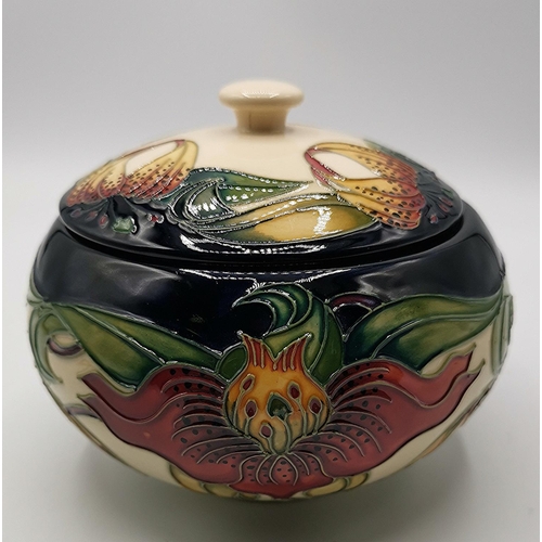 857 - MOORCROFT 10.5cm LIDDED BOWL (Red Dot)