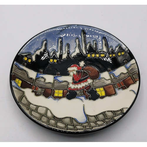 866 - MOORCROFT 11.5cm Dia CHRISTMAS PIN DISH 2012