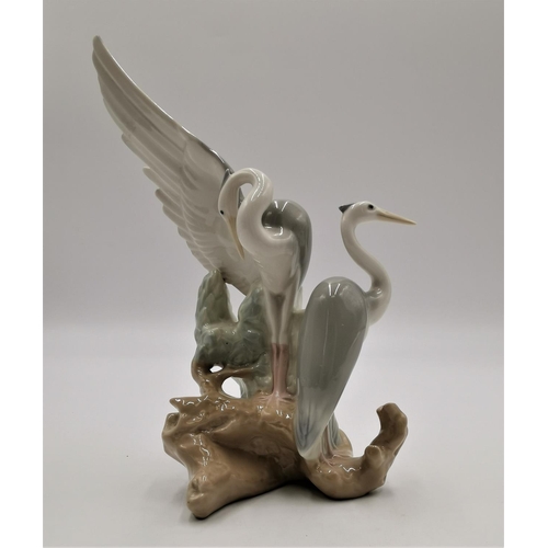 977 - LLADRO (Nao) LARGE 24.5cm x 19cm MODEL OF TWO STORKS